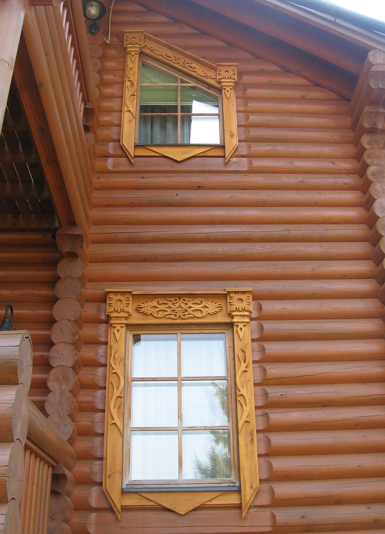 Деревянный резной наличник